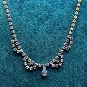 Aurora Borealis rhinestone necklace with Full back - Excellent Vintage condition